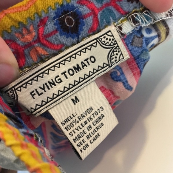 Flying tomatoes skirt - Picture 3 of 3